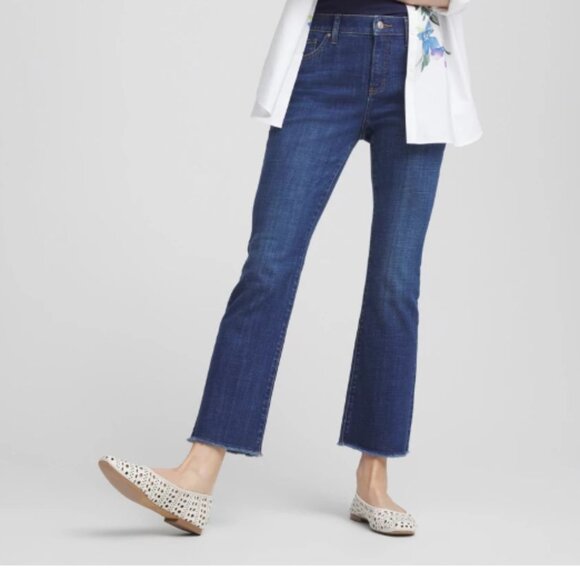 Chico's So Slimming Girlfriend Kick flare Fray hem Size 00 or XS. NWT! - Picture 2 of 4